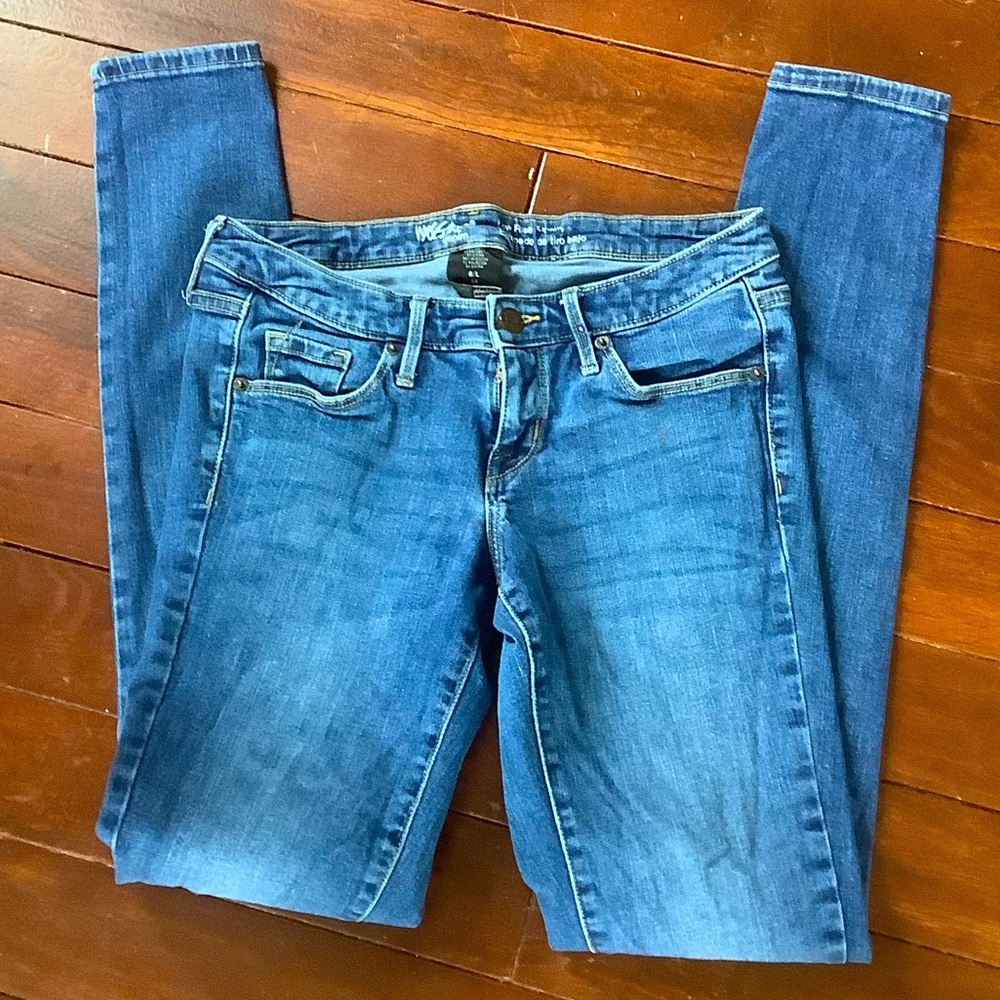 Mossimo low rise skinny jeans size 6L/28